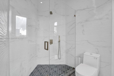 House in Dania Beach, Florida 7 bedrooms, 432 sq.m. № 2012145 - photo 19