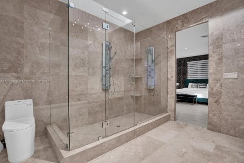 House in Dania Beach, Florida 7 bedrooms, 432 sq.m. № 2012145 - photo 26