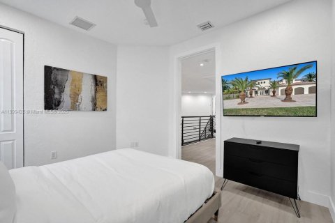 House in Dania Beach, Florida 7 bedrooms, 432 sq.m. № 2012145 - photo 14