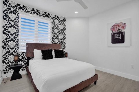 House in Dania Beach, Florida 7 bedrooms, 432 sq.m. № 2012145 - photo 16