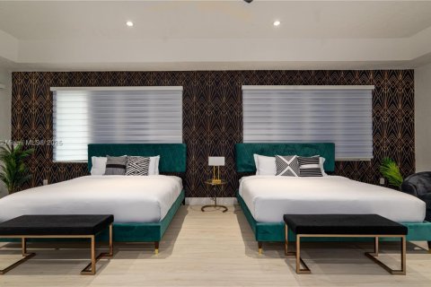 House in Dania Beach, Florida 7 bedrooms, 432 sq.m. № 2012145 - photo 22