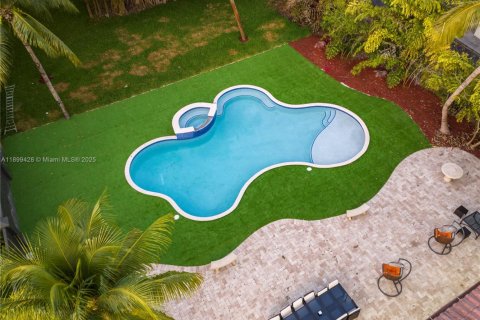House in Dania Beach, Florida 7 bedrooms, 432 sq.m. № 2012145 - photo 2