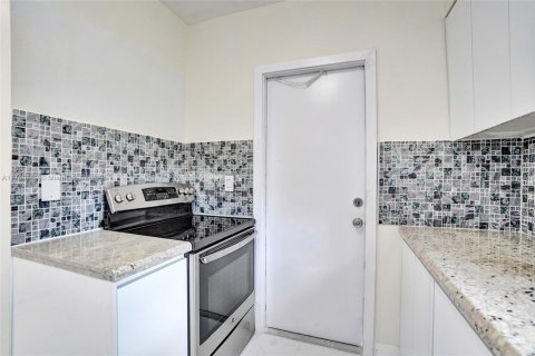 Commercial property in Biscayne Park, Florida 138.15 sq.m. № 1889554 - photo 25