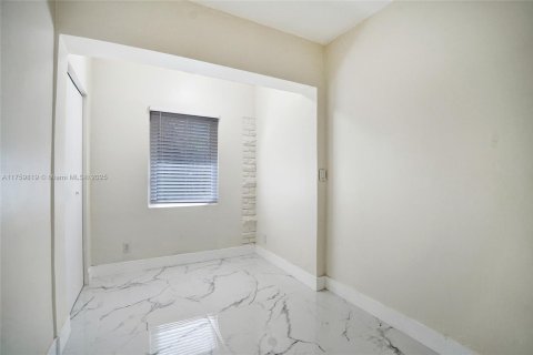 Commercial property in Biscayne Park, Florida 138.15 sq.m. № 1889554 - photo 16