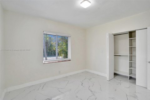 Commercial property in Biscayne Park, Florida 138.15 sq.m. № 1889554 - photo 10
