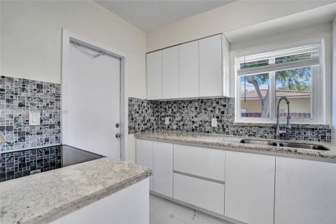 Commercial property in Biscayne Park, Florida 138.15 sq.m. № 1889554 - photo 24