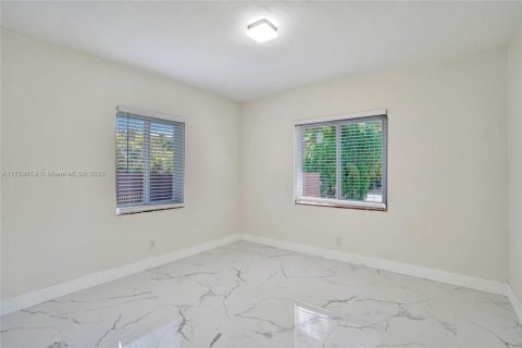 Commercial property in Biscayne Park, Florida 138.15 sq.m. № 1889554 - photo 9