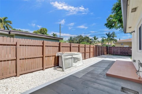 Commercial property in Biscayne Park, Florida 138.15 sq.m. № 1889554 - photo 28