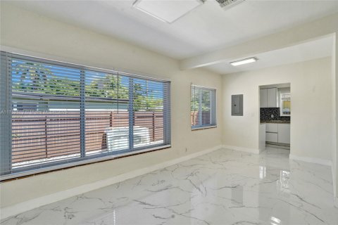 Commercial property in Biscayne Park, Florida 138.15 sq.m. № 1889554 - photo 22