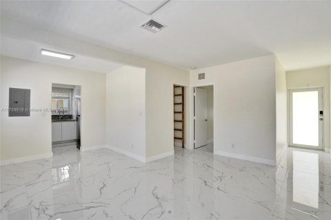 Commercial property in Biscayne Park, Florida 138.15 sq.m. № 1889554 - photo 19