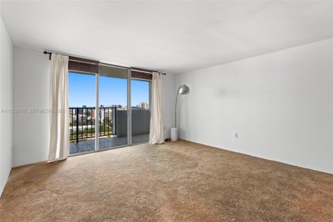 Condominio en venta en Aventura, Florida, 1 dormitorio, 82.4 m2 № 2243933 - foto 5