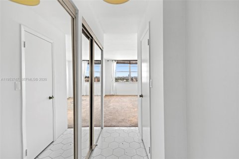Condominio en venta en Aventura, Florida, 1 dormitorio, 82.4 m2 № 2243933 - foto 18