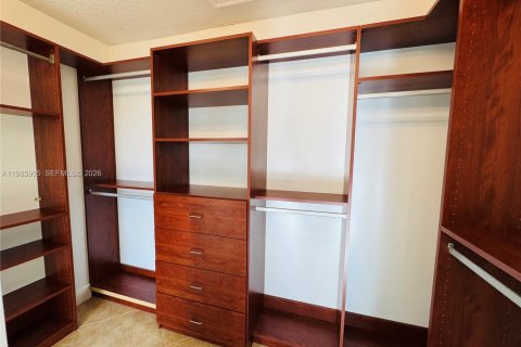 House in Wellington, Florida 4 bedrooms, 195.47 sq.m. № 2028866 - photo 13