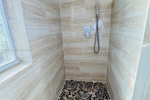 House in Wellington, Florida 4 bedrooms, 195.47 sq.m. № 2028866 - photo 10