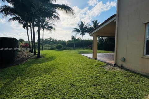 House in Wellington, Florida 4 bedrooms, 195.47 sq.m. № 2028866 - photo 20