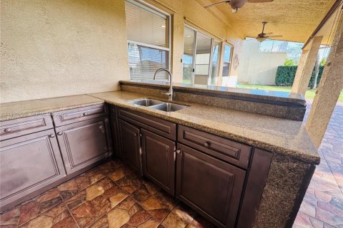 House in Wellington, Florida 4 bedrooms, 195.47 sq.m. № 2028866 - photo 17