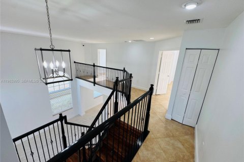 House in Wellington, Florida 4 bedrooms, 195.47 sq.m. № 2028866 - photo 14