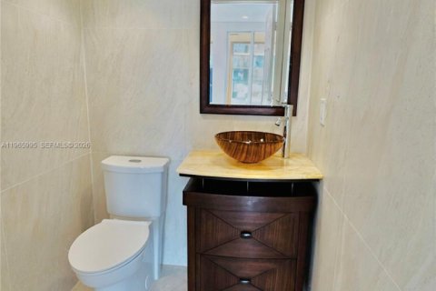 House in Wellington, Florida 4 bedrooms, 195.47 sq.m. № 2028866 - photo 9