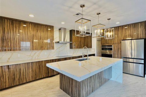 House in Wellington, Florida 4 bedrooms, 195.47 sq.m. № 2028866 - photo 2