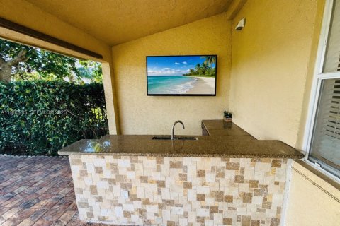 House in Wellington, Florida 4 bedrooms, 195.47 sq.m. № 2028866 - photo 16