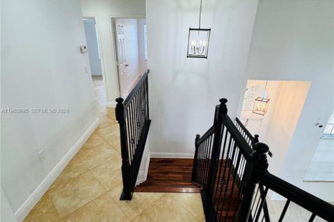 House in Wellington, Florida 4 bedrooms, 195.47 sq.m. № 2028866 - photo 15