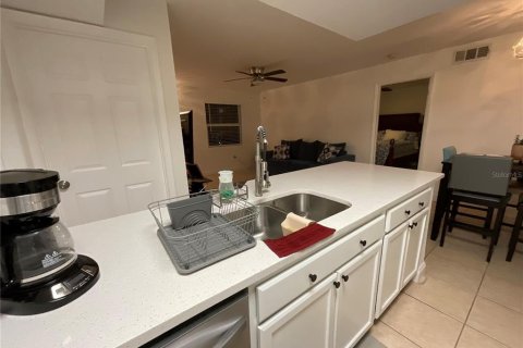 Condo in Kissimmee, Florida, 2 bedrooms № 2204828 - photo 13