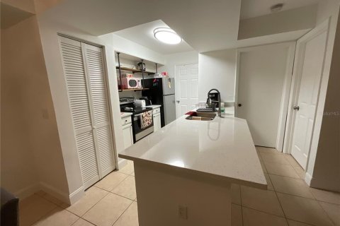 Condo in Kissimmee, Florida, 2 bedrooms № 2204828 - photo 11