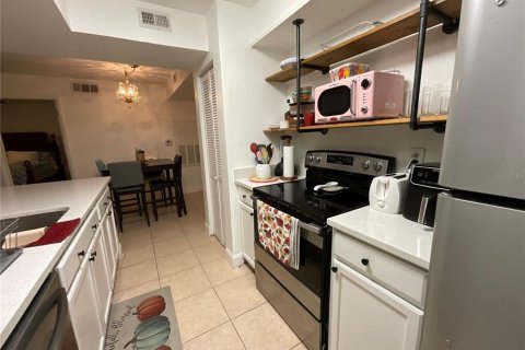Condo in Kissimmee, Florida, 2 bedrooms № 2204828 - photo 12