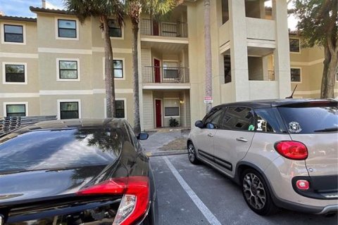 Condo in Kissimmee, Florida, 2 bedrooms № 2204828 - photo 3