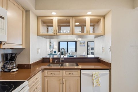 Condo in New Smyrna Beach, Florida, 2 bedrooms № 2223609 - photo 17