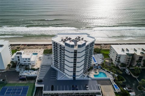 Condo in New Smyrna Beach, Florida, 2 bedrooms № 2223609 - photo 2