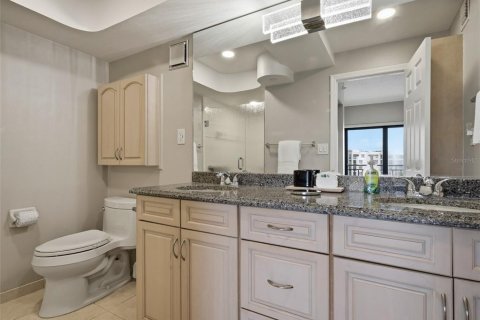 Condo in New Smyrna Beach, Florida, 2 bedrooms № 2223609 - photo 25