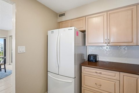 Condo in New Smyrna Beach, Florida, 2 bedrooms № 2223609 - photo 18