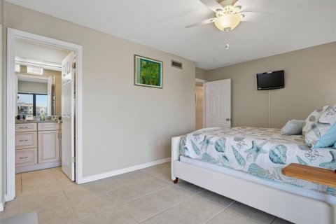 Condo in New Smyrna Beach, Florida, 2 bedrooms № 2223609 - photo 23