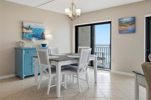 Condo in New Smyrna Beach, Florida, 2 bedrooms № 2223609 - photo 9