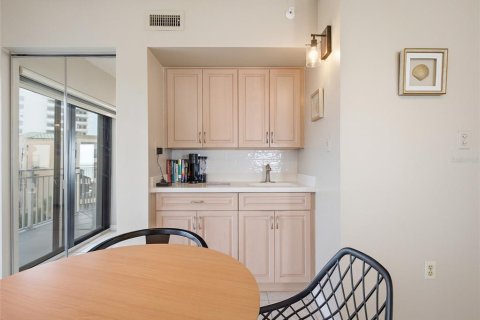 Condo in New Smyrna Beach, Florida, 2 bedrooms № 2223609 - photo 15