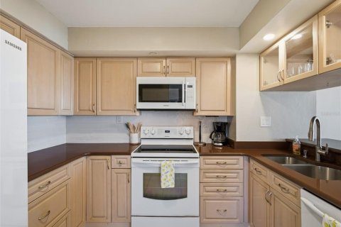 Condo in New Smyrna Beach, Florida, 2 bedrooms № 2223609 - photo 16