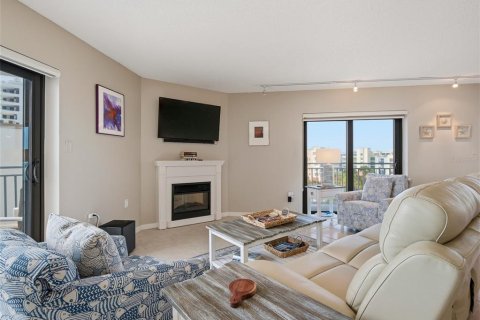 Condo in New Smyrna Beach, Florida, 2 bedrooms № 2223609 - photo 5