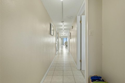 Condo in New Smyrna Beach, Florida, 2 bedrooms № 2223609 - photo 4