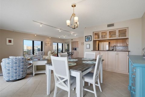 Condo in New Smyrna Beach, Florida, 2 bedrooms № 2223609 - photo 10