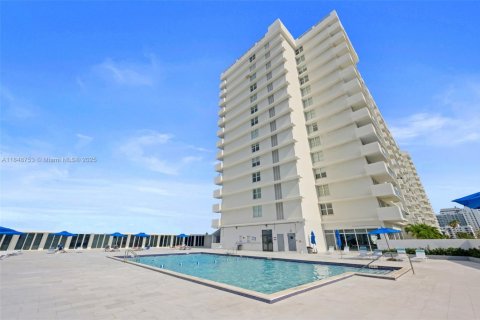 Condo in Miami Beach, Florida, 1 bedroom  № 1850670 - photo 22