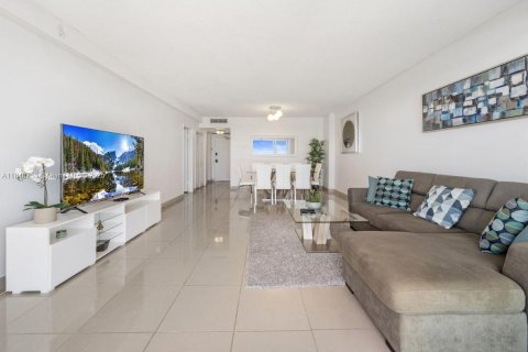 Condo in Miami Beach, Florida, 1 bedroom  № 1850670 - photo 13