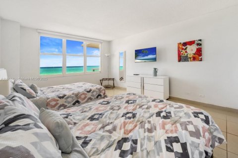 Condo in Miami Beach, Florida, 1 bedroom  № 1850670 - photo 12