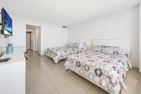 Condo in Miami Beach, Florida, 1 bedroom  № 1850670 - photo 8
