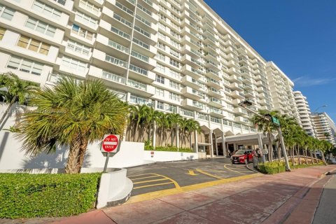 Condo in Miami Beach, Florida, 1 bedroom  № 1850670 - photo 25