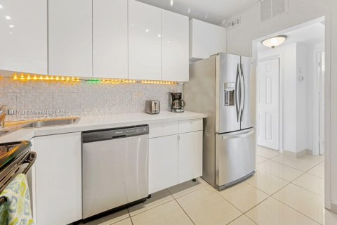 Condo in Miami Beach, Florida, 1 bedroom  № 1850670 - photo 18