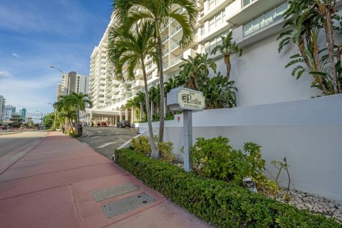 Condo in Miami Beach, Florida, 1 bedroom  № 1850670 - photo 24