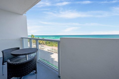 Condo in Miami Beach, Florida, 1 bedroom  № 1850670 - photo 4
