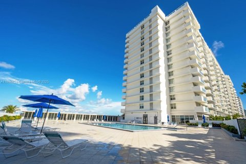 Condo in Miami Beach, Florida, 1 bedroom  № 1850670 - photo 28