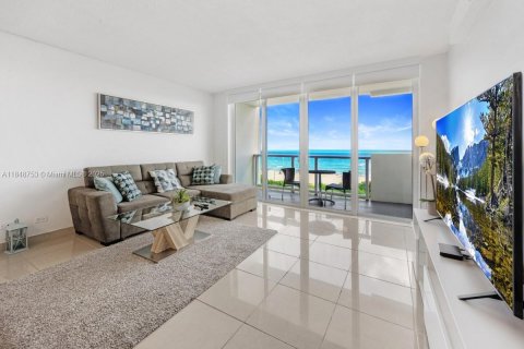 Condo in Miami Beach, Florida, 1 bedroom  № 1850670 - photo 6